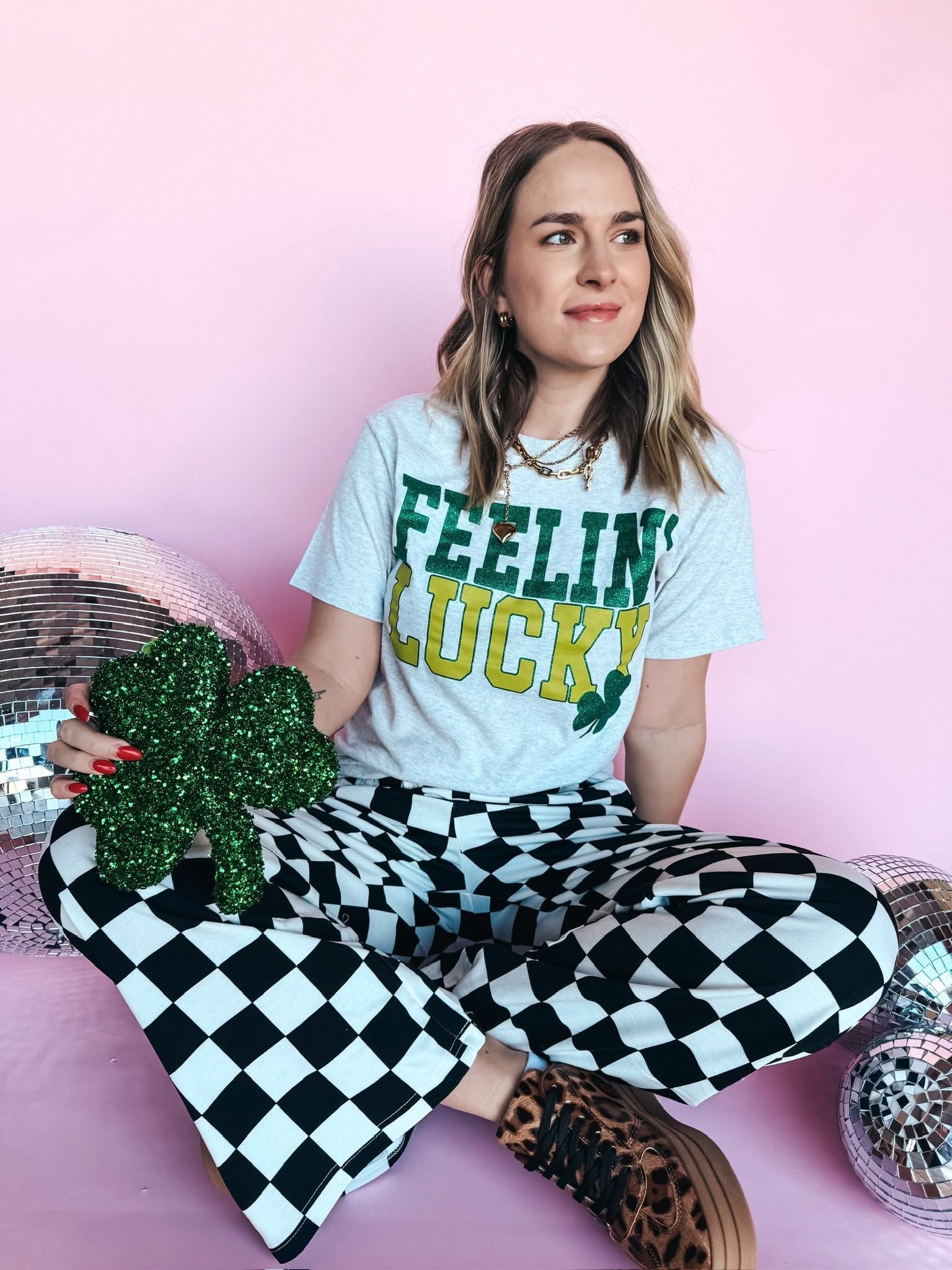 FEELIN’ LUCKY SCREEN PRINT TEE